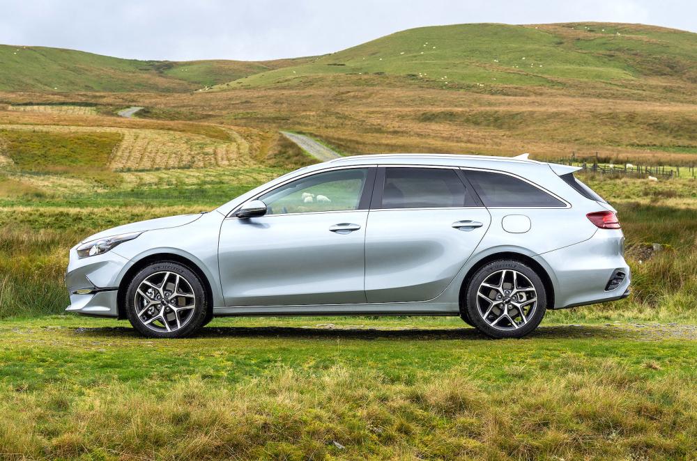 Kia Ceed Sportswagon left static