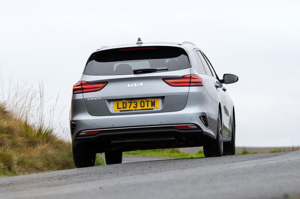 Kia Ceed Sportswagon rear driving