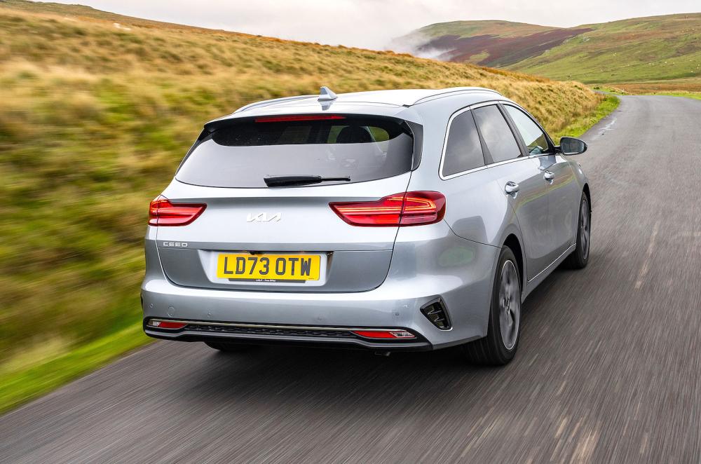 Kia Ceed Sportswagon rear right driving