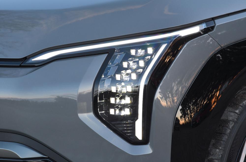 Kia EV3 headlights