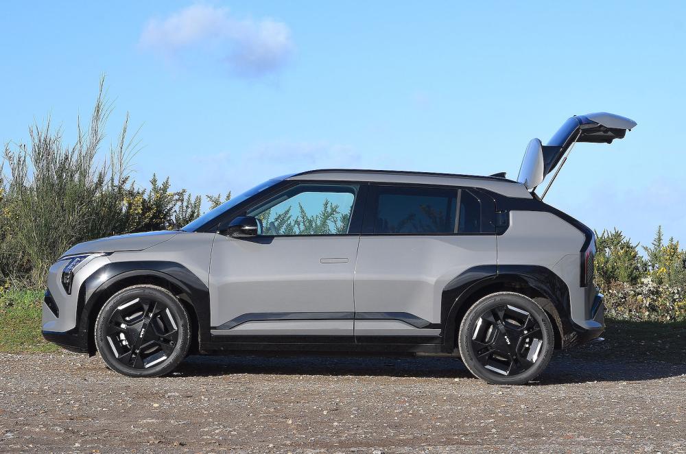 Kia EV3 left static boot open