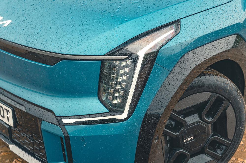 Kia EV9 headlights