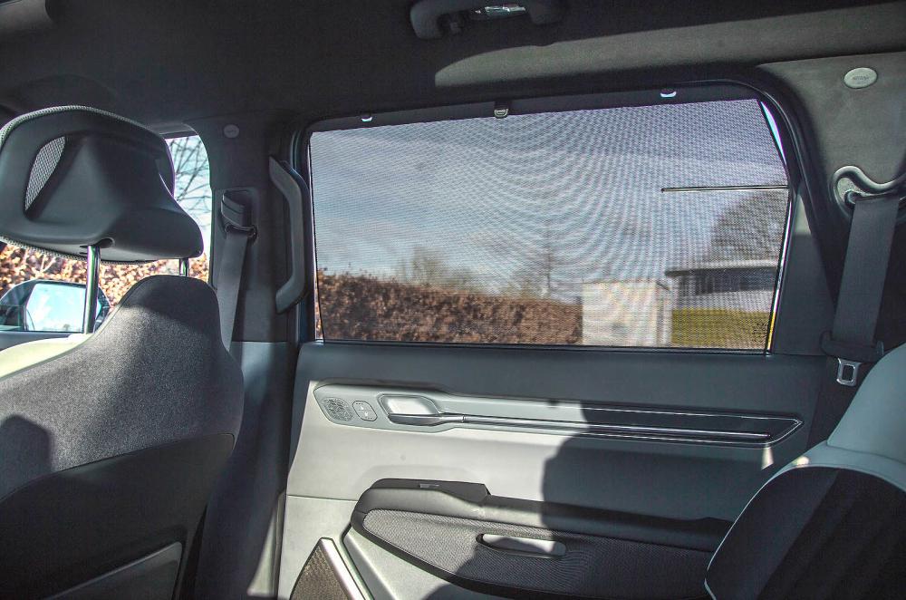 Kia EV9 window blind