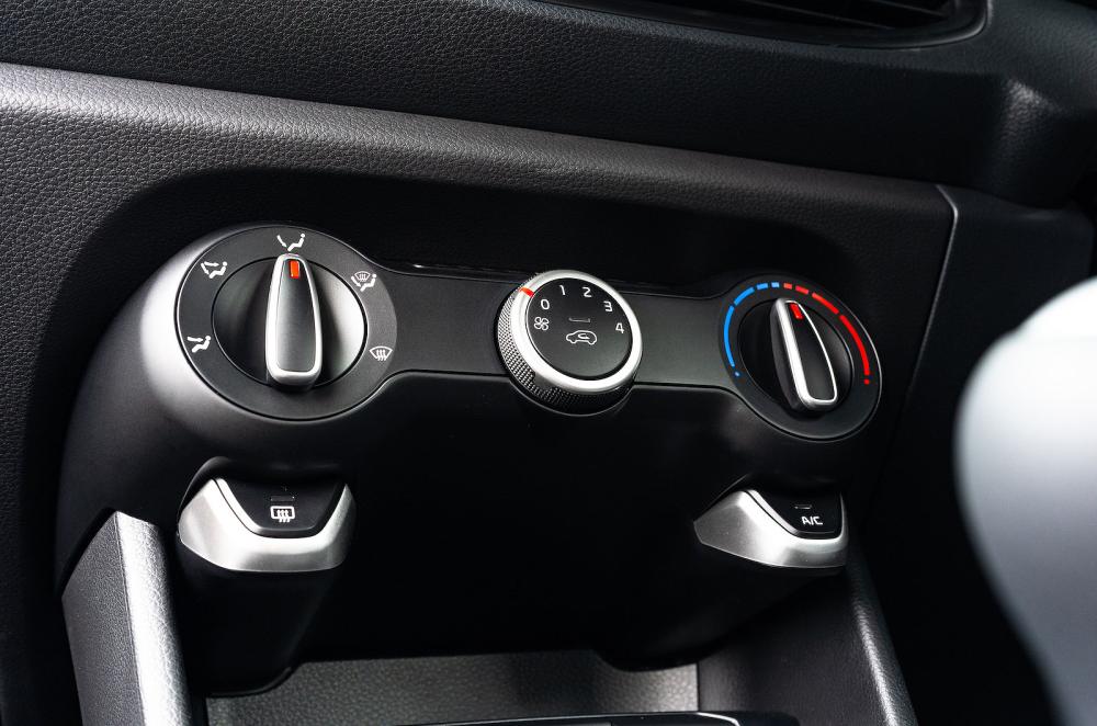 Kia Picanto air-con controls