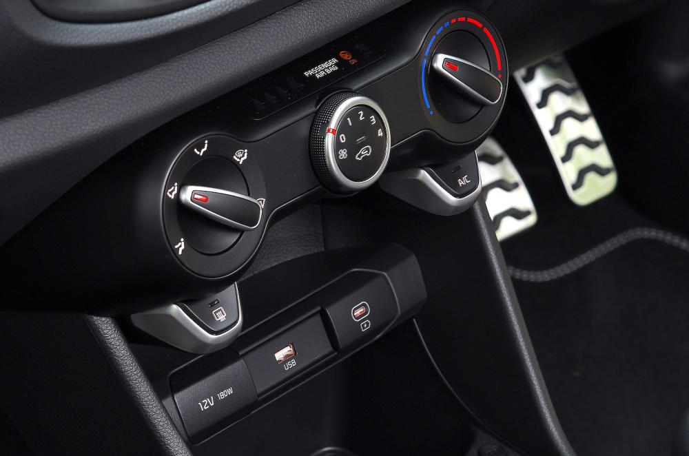 Kia Picanto air-con controls
