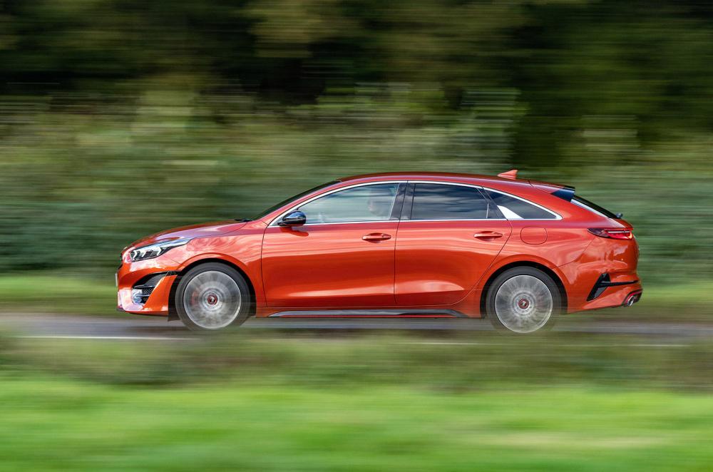 Kia Proceed 2021 left tracking