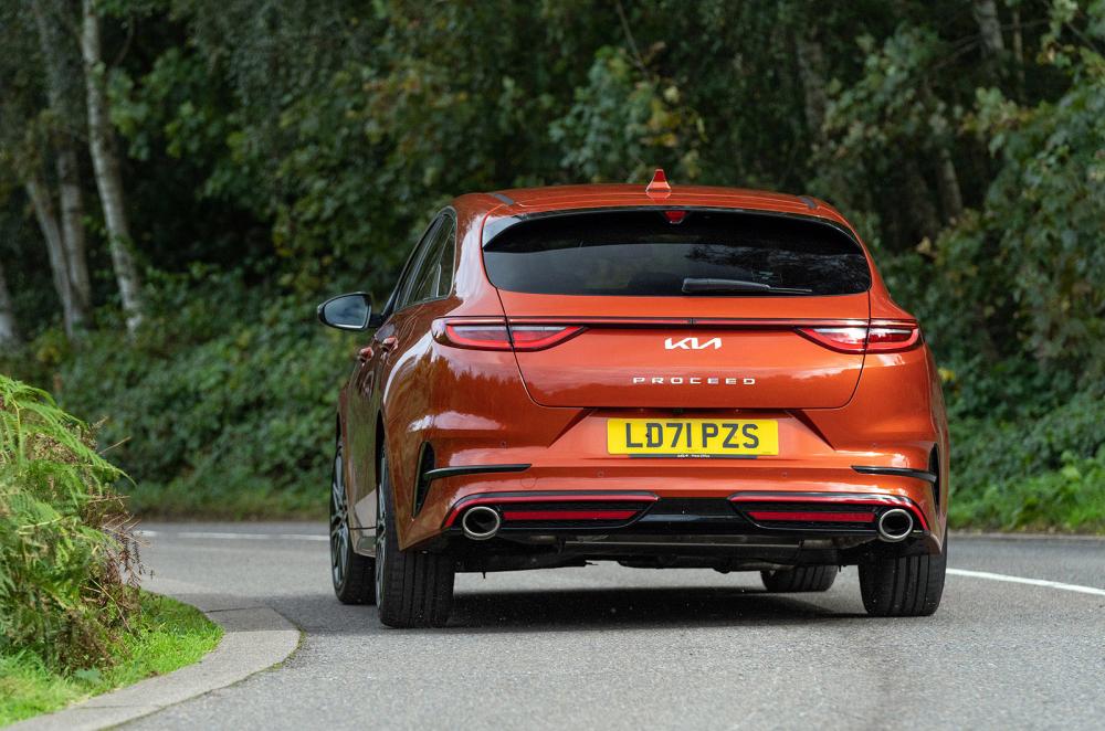 Kia Proceed 2021 rear cornering