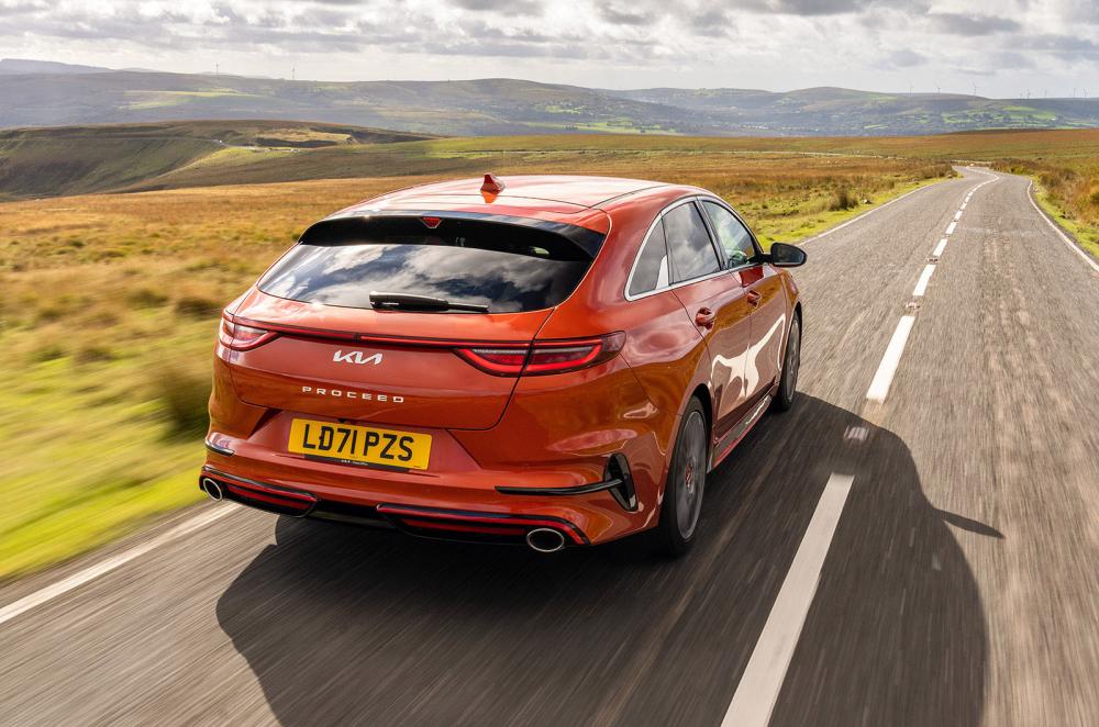 Kia Proceed 2021 rear right tracking