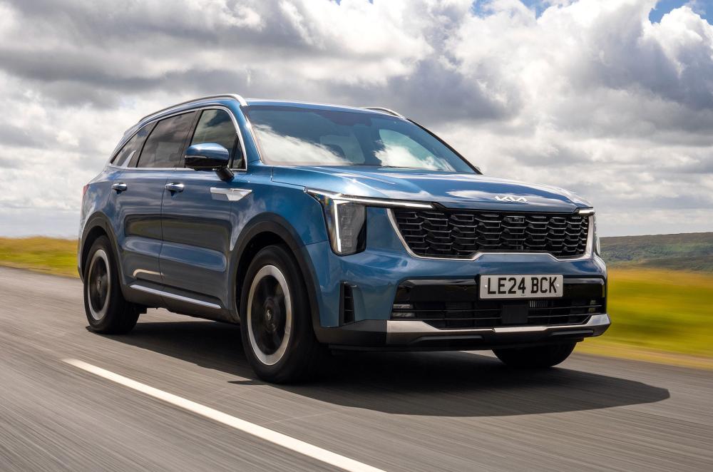 Kia Sorento front right driving