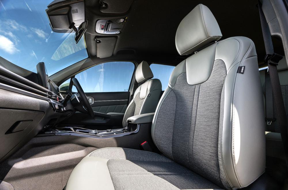 Kia Sorento front seats