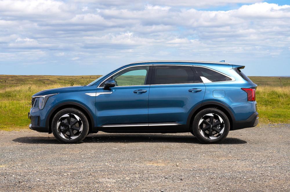 Kia Sorento left static