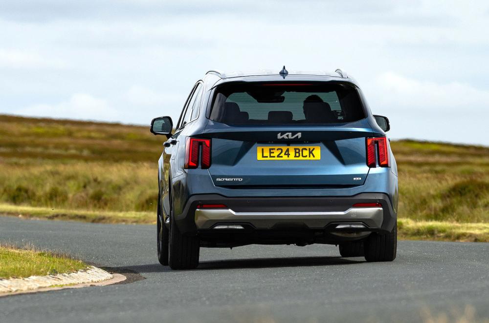 Kia Sorento rear cornering