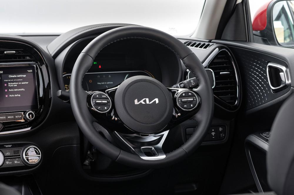 Kia Soul EV interior steering wheel