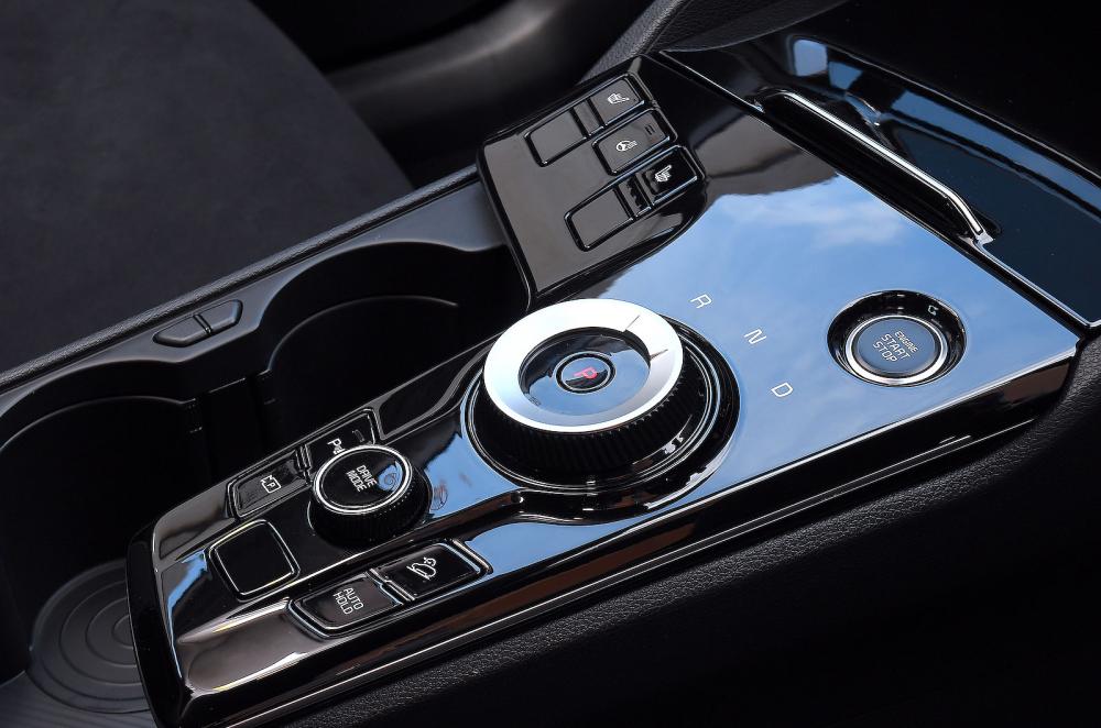 Kia Sportage interior controls