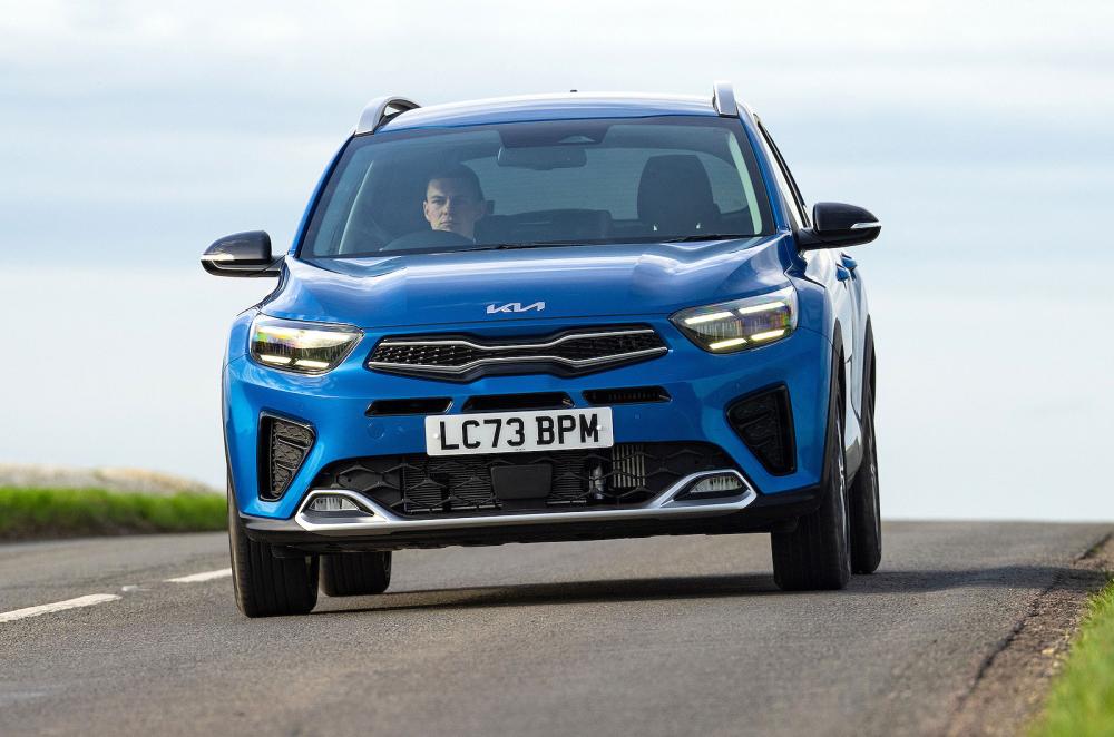 Kia Stonic front driving