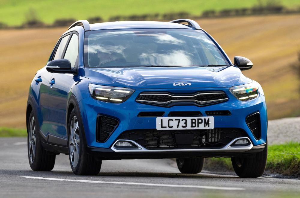 Kia Stonic front right driving