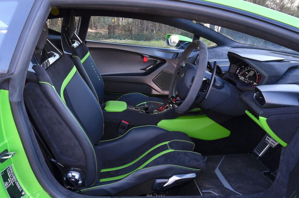 Lamborghini Huracán interior seats