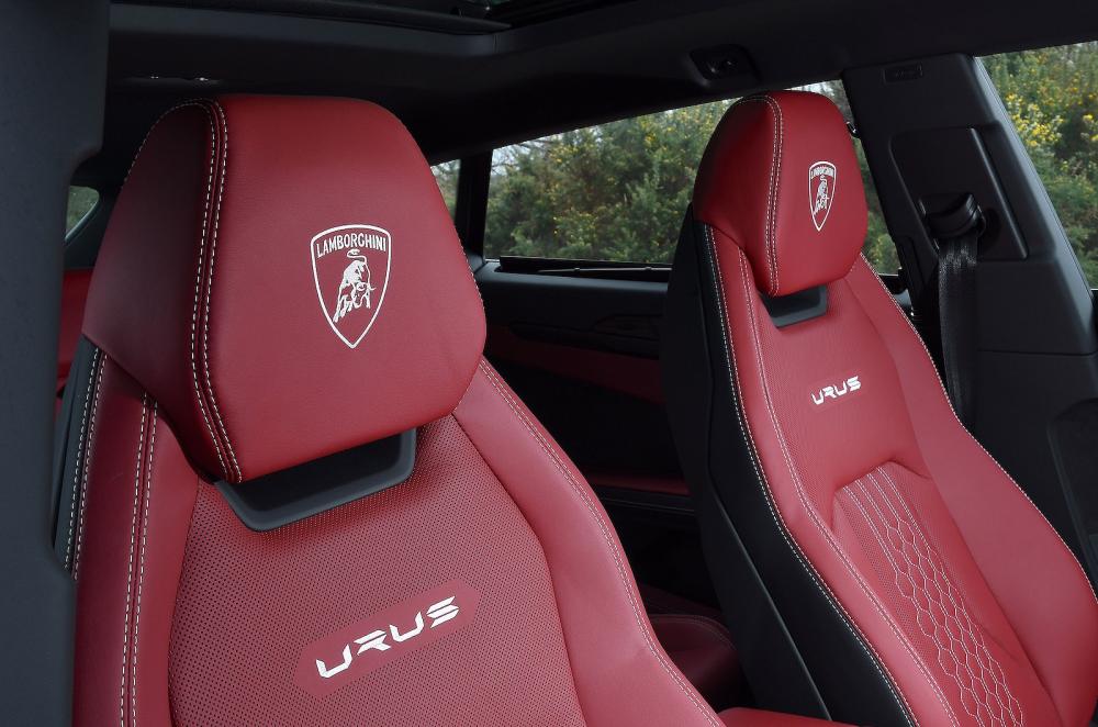 Lamborghini Urus interior front seats