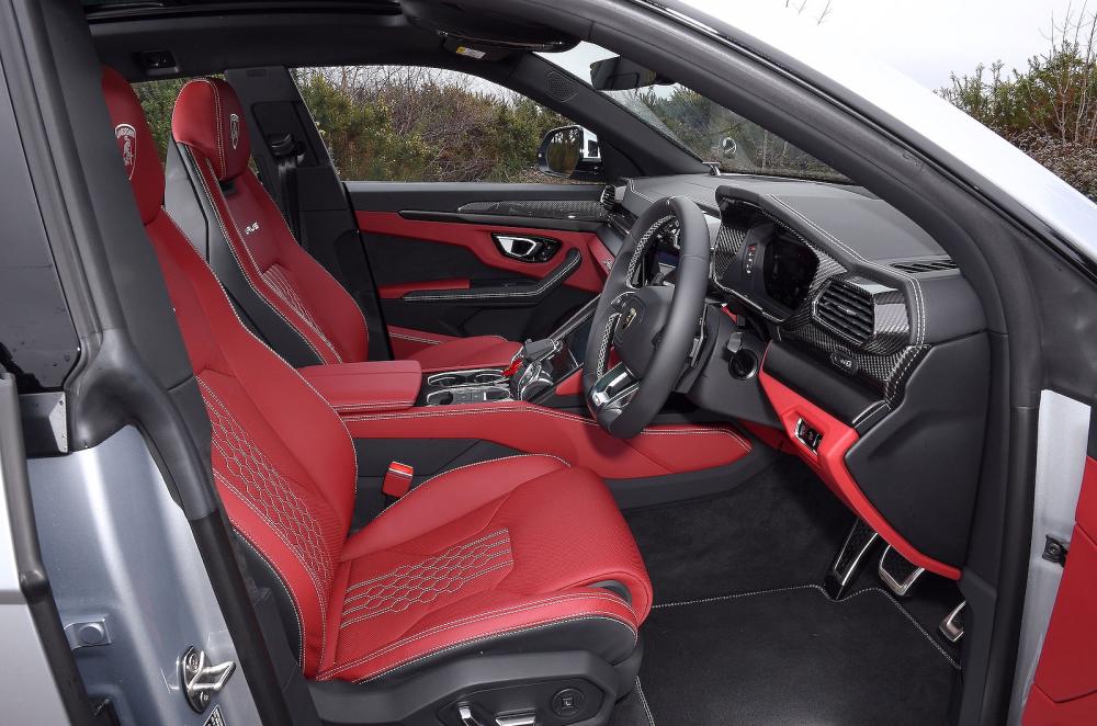 Lamborghini Urus interior front seats