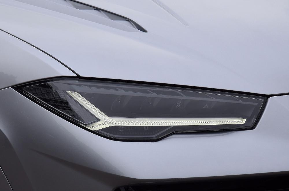 Lamborghini Urus headlights detail