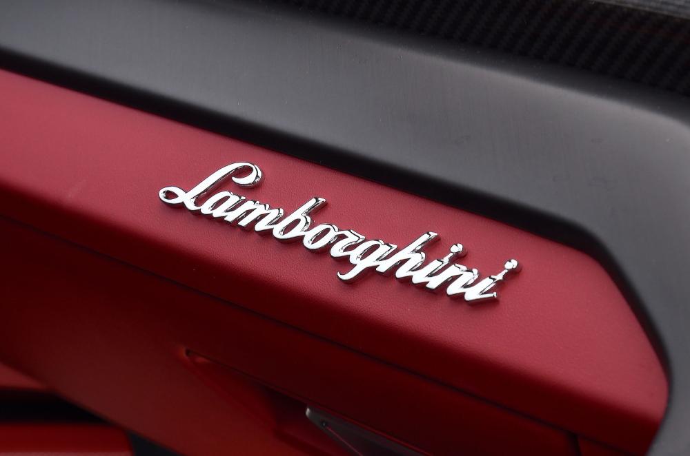 Lamborghini Urus interior detail