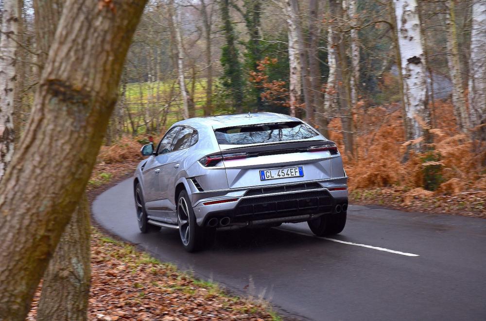 Lamborghini Urus rear cornering
