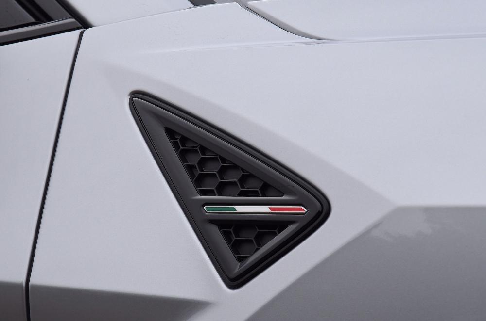 Lamborghini Urus side detail