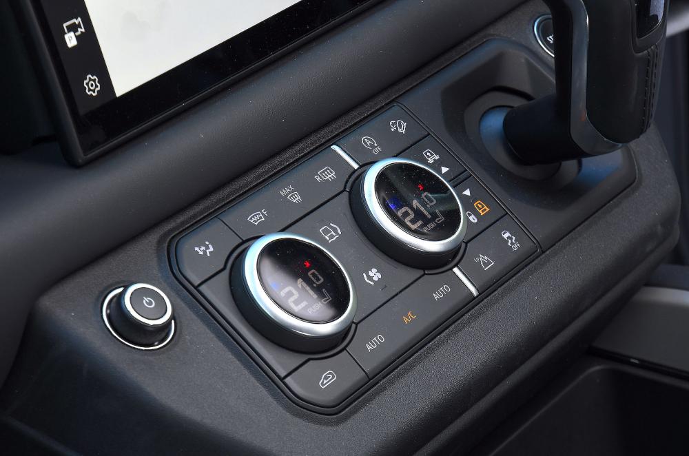 Land Rover Defender air-con controls
