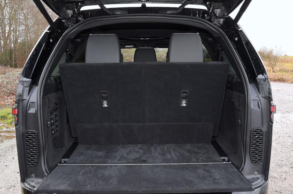 Land Rover Discovery boot