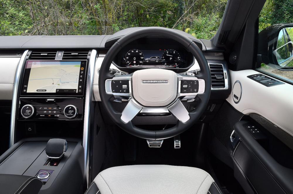 Land Rover Discovery dashboard