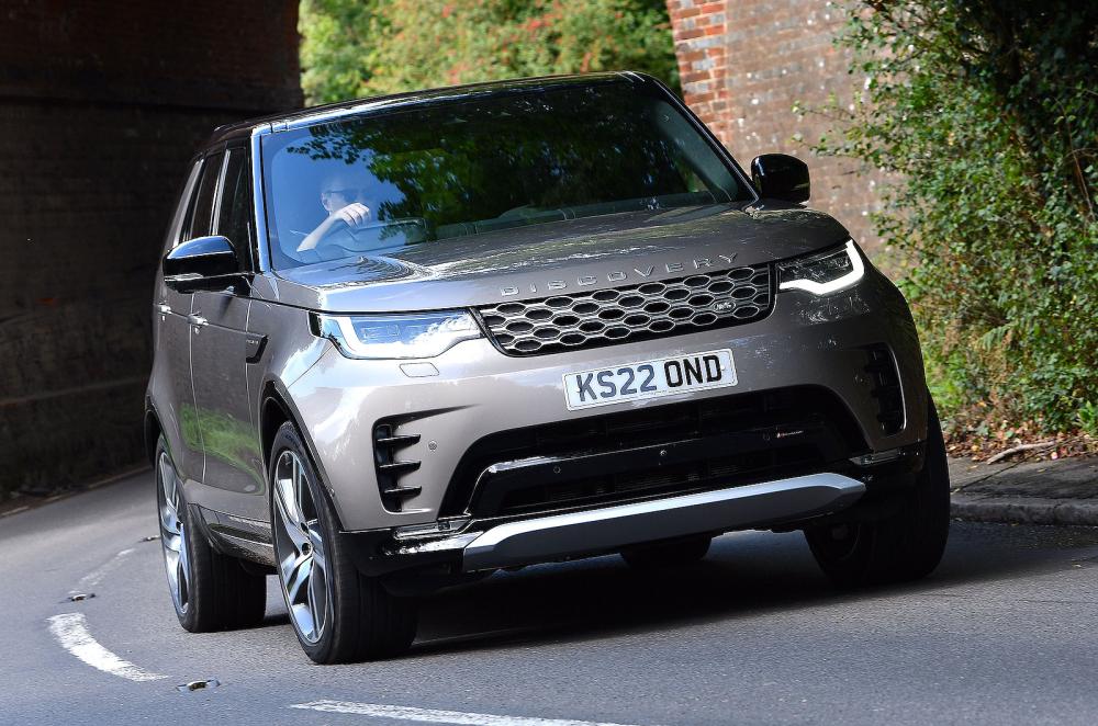 Land Rover Discovery front cornering