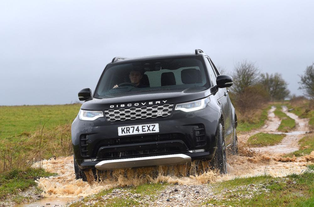Land Rover Discovery front driving off road