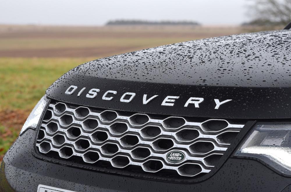 Land Rover Discovery grille