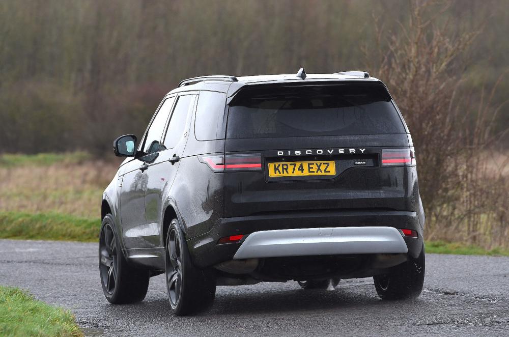 Land Rover Discovery rear cornering