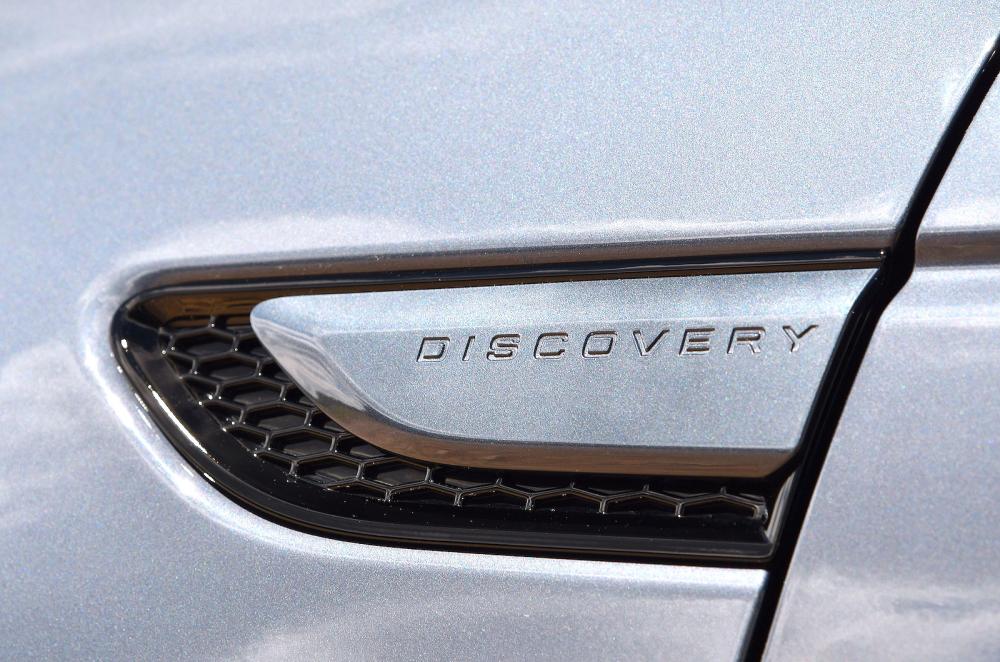 Land Rover Discovery Sport badge detail