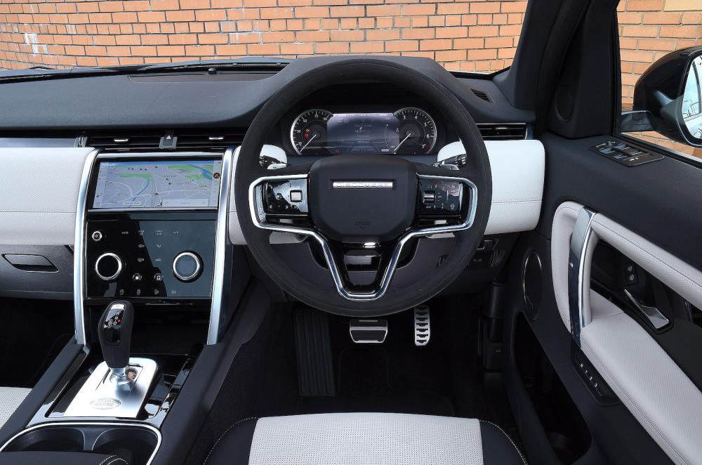 Land Rover Discovery Sport dashboard