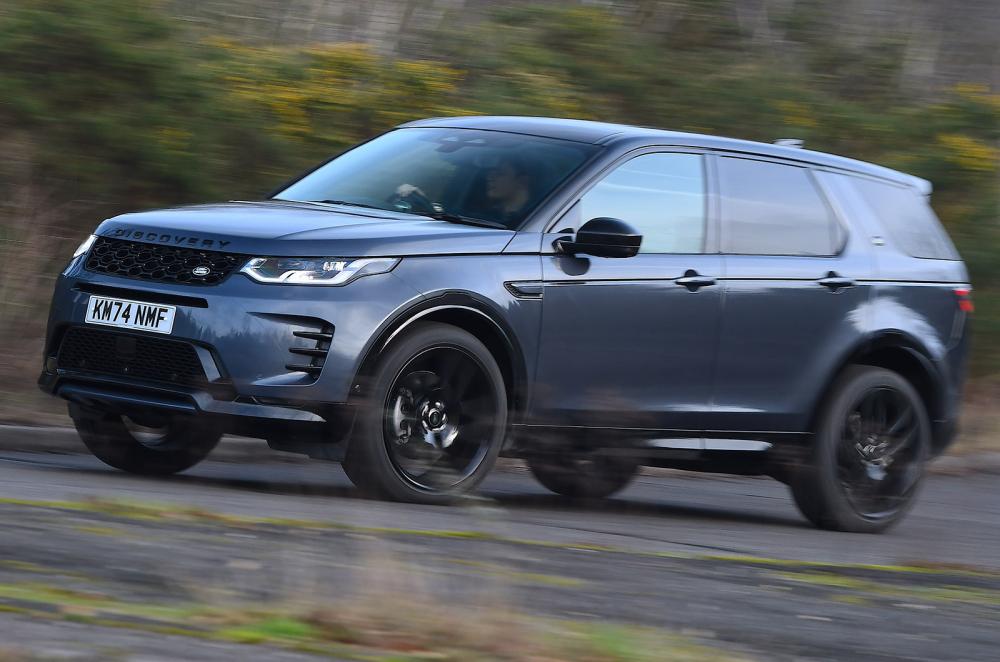 Land Rover Discovery Sport driving front left
