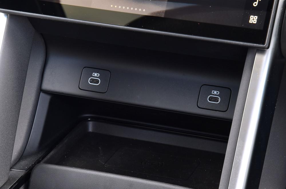 Land Rover Discovery Sport interior detail