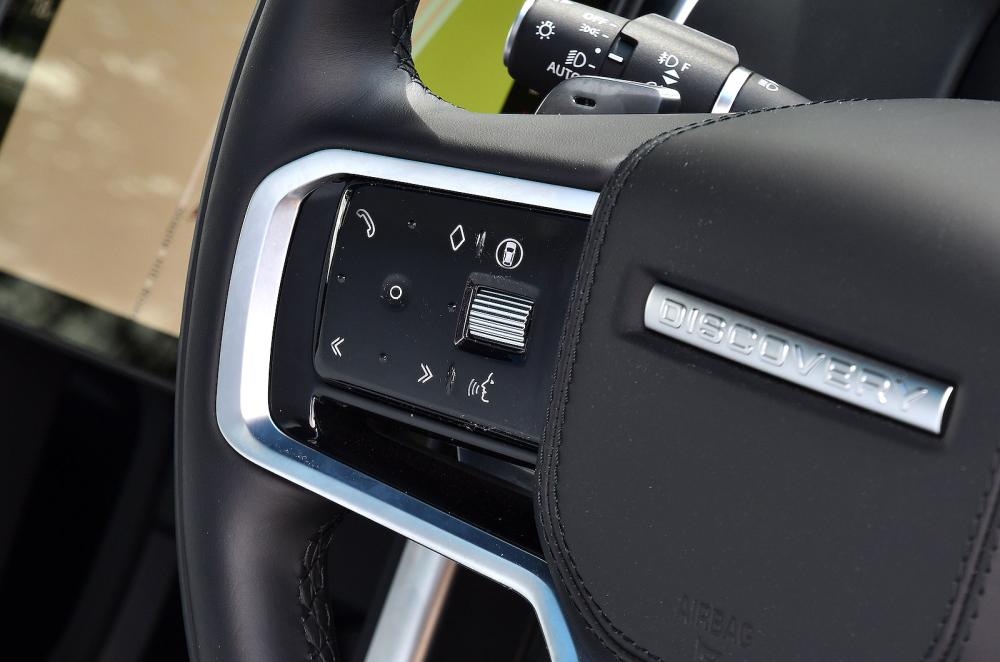 Land Rover Discovery Sport steering wheel detail