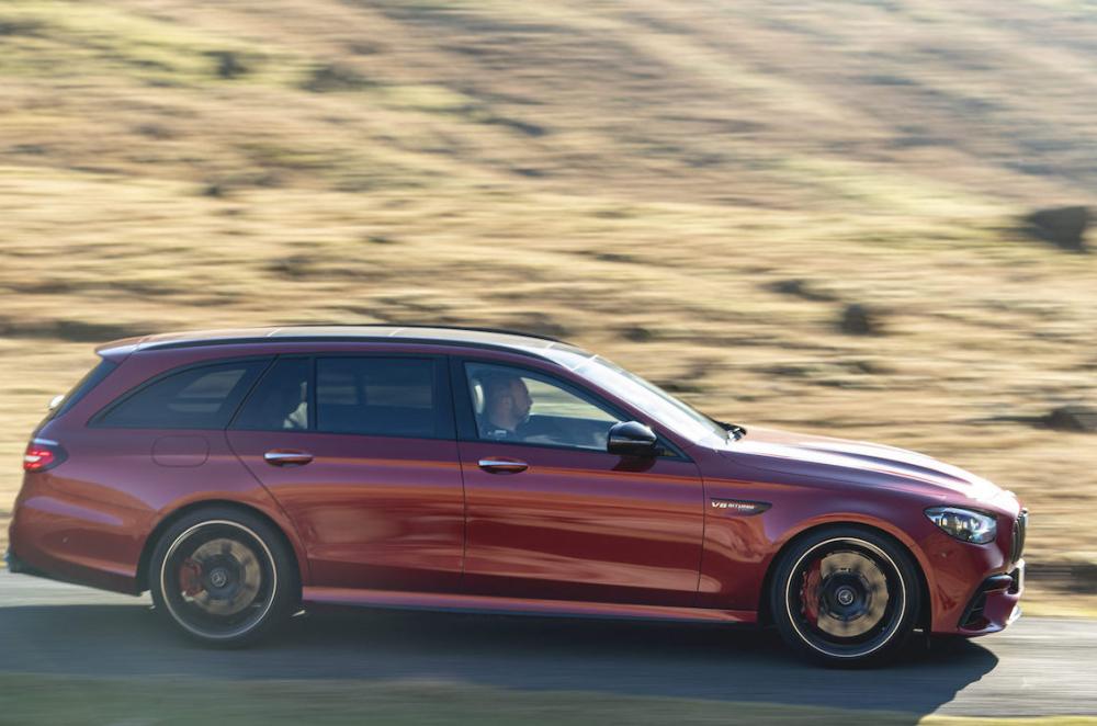 Mercedes-AMG E63 S Estate 2021 right tracking