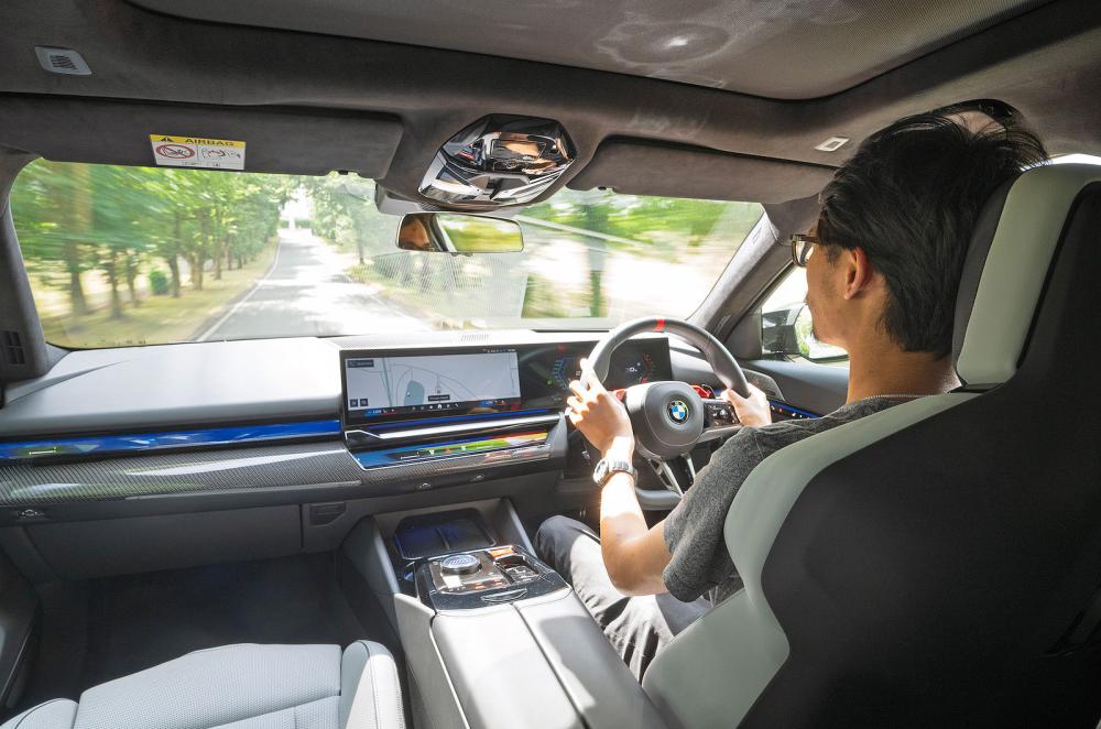 Lawrence Cheung test driving BMW M5 Touring