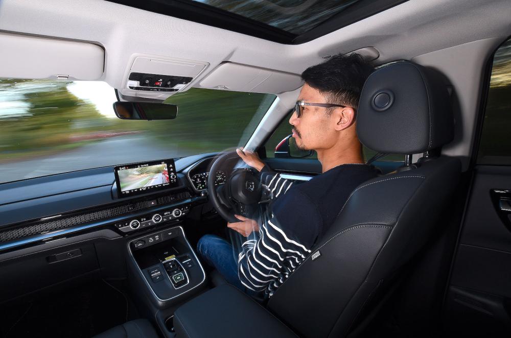 Lawrence Cheung test driving Honda CR-V