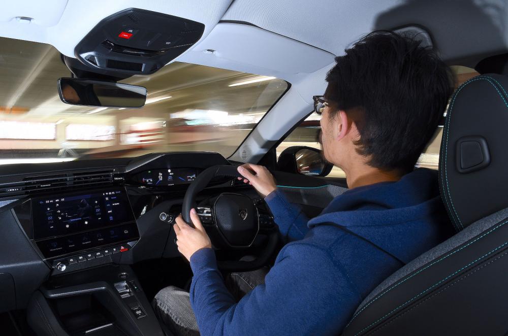 Lawrence Cheung test driving Peugeot 308 SW