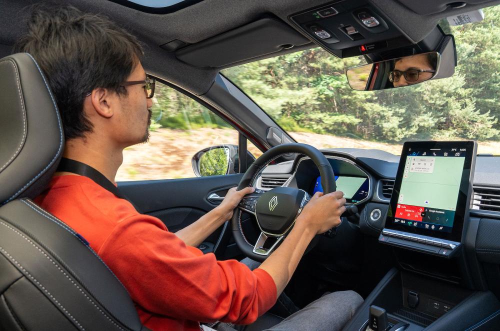 Lawrence Cheung test driving Renault Symbioz