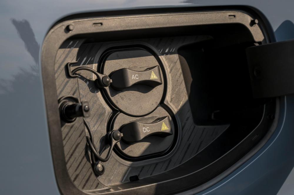 Leapmotor B10 charge port