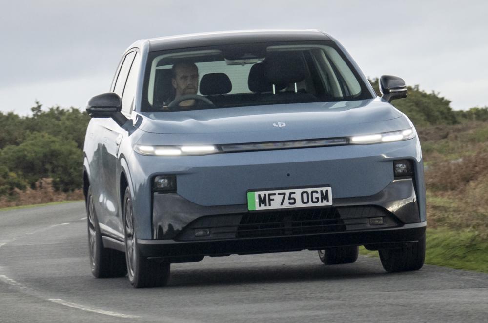 Leapmotor B10 front cornering