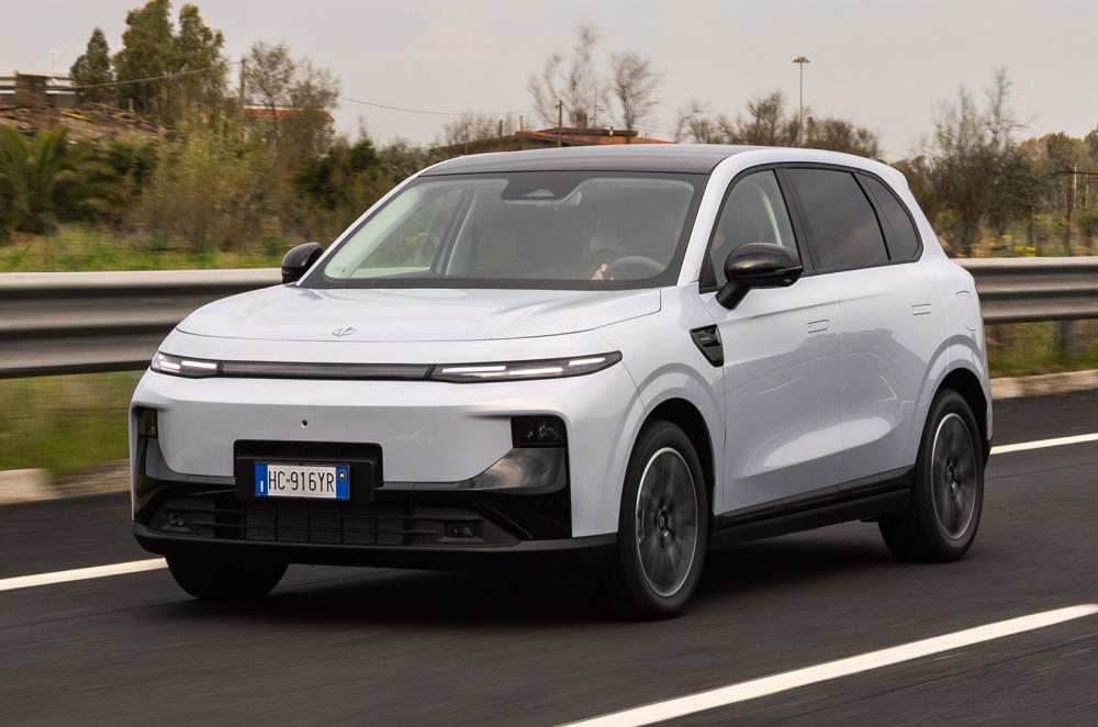 Leapmotor B10 Hybrid driving front left