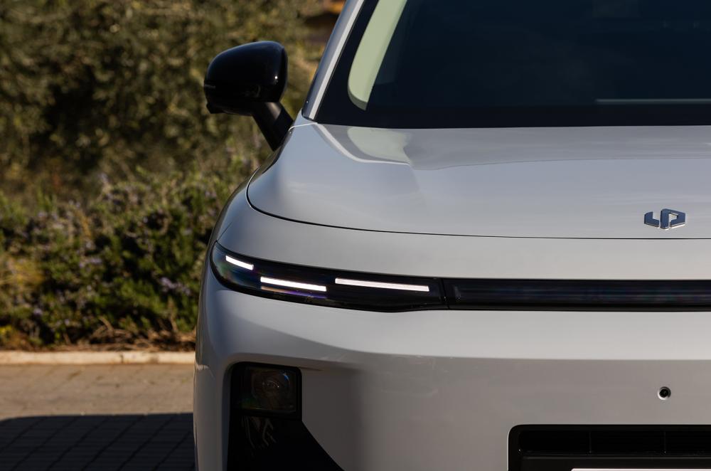 Leapmotor B10 Hybrid headlight detail