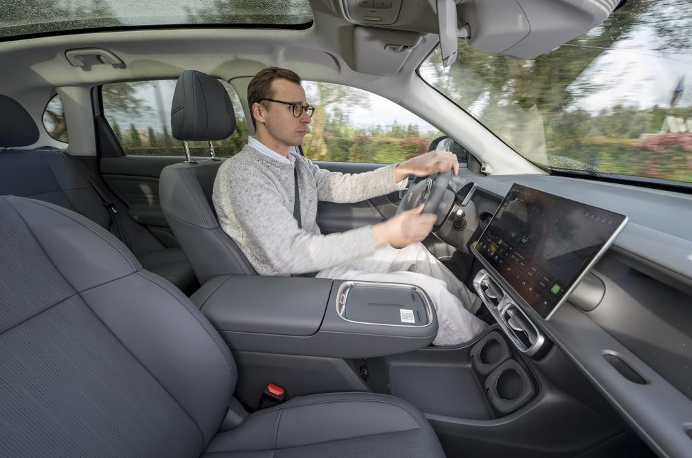 George Hill driving the Leapmotor B10 Hybrid