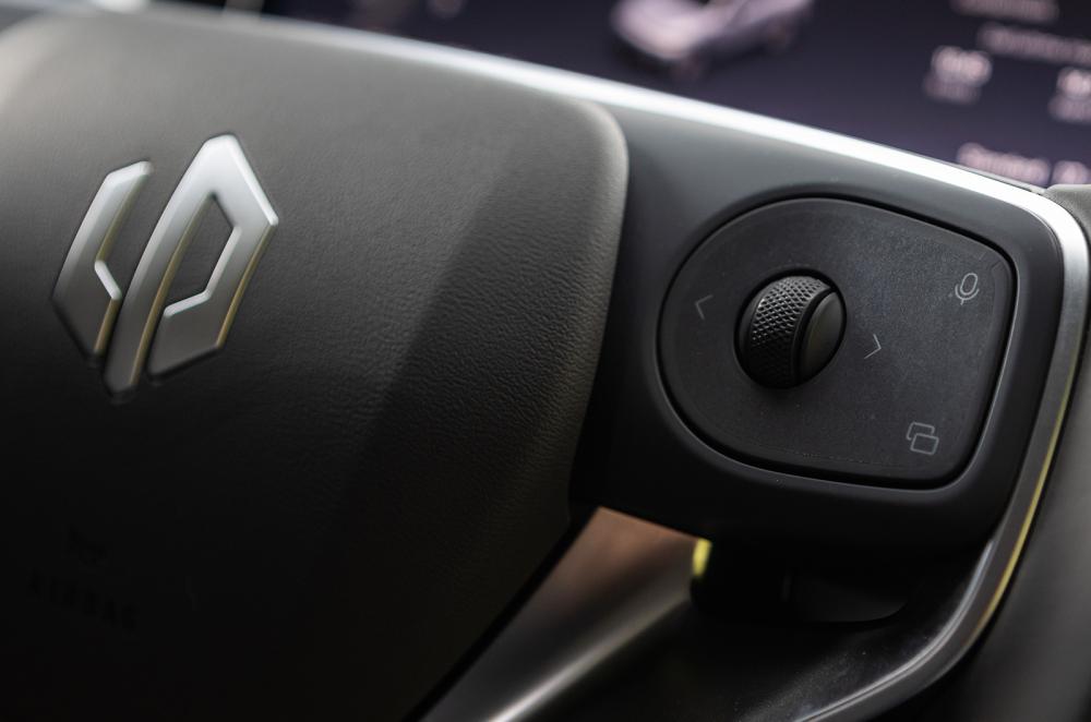 Leapmotor B10 Hybrid steering wheel detail
